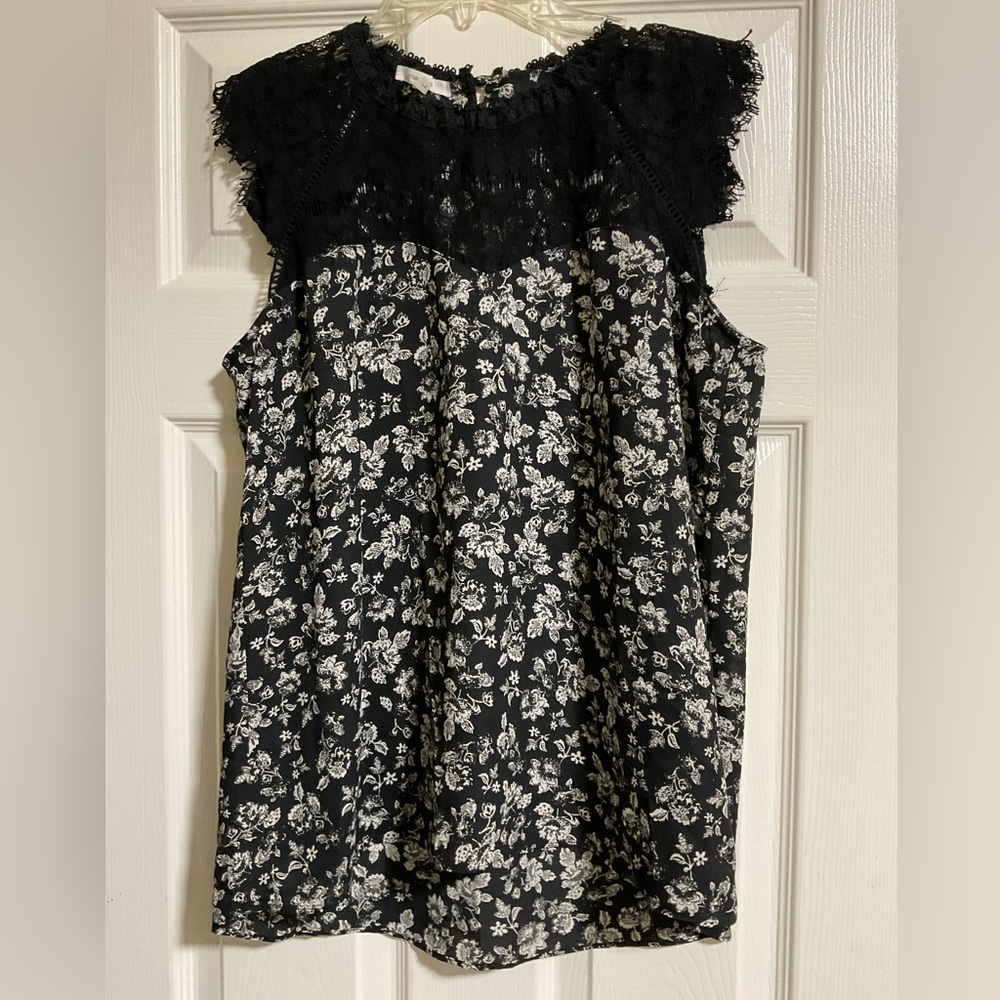 Maurices Black and White Floral With Lace Women's Sleeveless Blouse